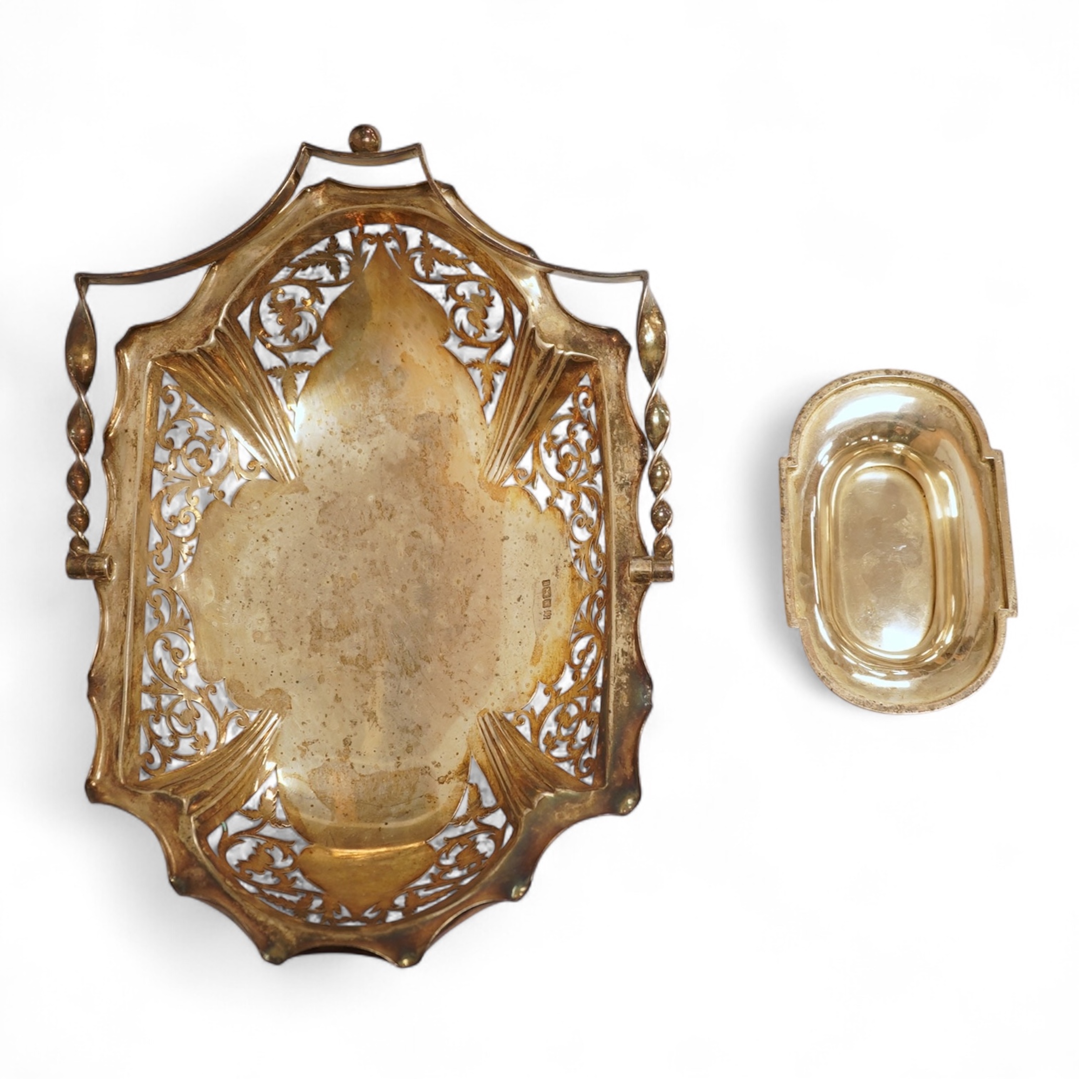 An Edwardian silver rectangular fruit basket, Fenton Brothers Ltd, Sheffield, 1902, base a.f., 22.6oz.